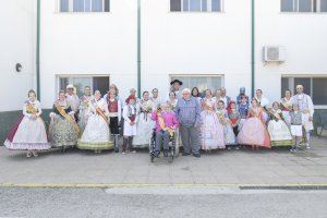 Trobada emotiva entre les Falleres Majors i residents de la Residència Saba en celebració de les Falles 2024 a Paiporta