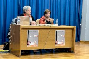 La escritora colombiana Piedad Bonnett visita El Campello coincidiendo con el décimo aniversario del Club de Lectura