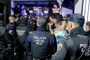 Macrooperación policial en Elche: detienen a un traficante de drogas en un pub