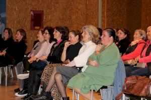 Interesante y hasta divertida mesa redonda en el Centro Social en torno a la menopausia en El Campello