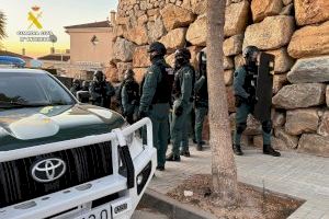 Vecinos de un pueblo de Alicante y la Guardia Civil destapan una vivienda que era una auténtica 'fábrica' de droga