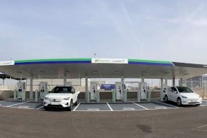 Iberdrola | bp polse inaugura en Els Alqueríes el seu primer hub de recàrrega per a vehicles elèctrics a la província