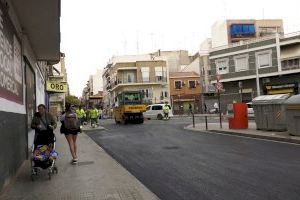 El Ayuntamiento continúa el plan de asfaltado en el barrio de Carrús