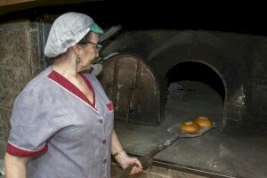 El dulce también es protagonista en Xixona en Pascua y los hornos ya ofrecen las monas típicas