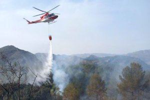 Se descontrola una quema agrícola en la Vall de Laguar y provoca un incendio de masa forestal