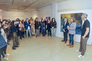 Alboraia inaugura dues exposicions de Laila Hamwi i Vicente Panach amb l'abstracció com a protagonista