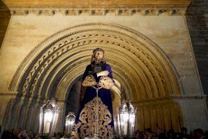La Procesión del Cristo de Medinaceli recorre las calles de Valencia
