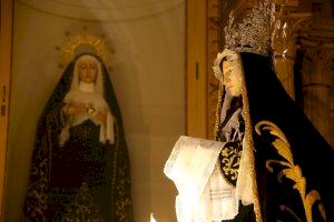 La Virgen de los Dolores de Burriana sale a la calle arropada por las mujeres