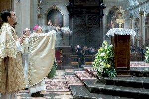 El Arzobispo de Valencia preside la misa de la Cena del Señor