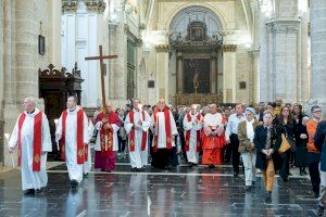 El Arzobispo de Valencia preside el Via Crucis Solemne