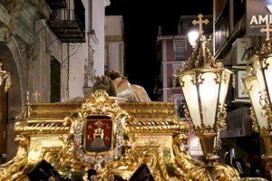 La Sinfónica Municipal de Alicante pone la banda sonora en la Carrera Oficial a la solemne procesión del Santo Entierro