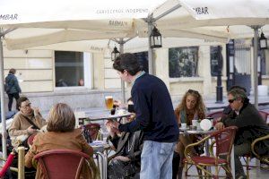 El turisme impulsa el descens de l'atur en la Comunitat Valenciana en el mes de les Falles i la Setmana Santa