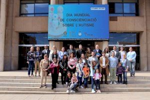 Vila-real commemora el Dia Mundial de Conscienciació sobre l'Autisme amb l'associació VILATEA