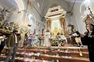 “L’Ambaixà” y la procesión del Encuentro se celebraron dentro de la Iglesia
