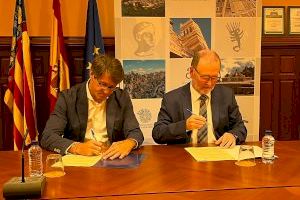 El MARQ firma un convenio con El Campello para reforzar la oferta educativa y turística del yacimiento de La Illeta