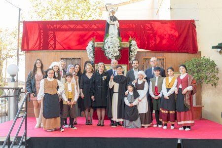 El Alcalde de Paterna participa con la Cofradía de San Vicente Ferrer de La Cañada en la conmemoración del patrón en València