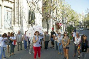 Valencia reduce el número de personas en los grupos turísticos y lucha contra el intrusismo laboral en el sector de los guías
