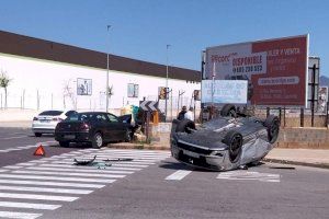 Aparatoso accidente con dos heridos a la entrada de Castellón