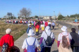 Más de 550 vecinos y vecinas de L’Horta Sud participan en una caminata saludable para promover el ejercicio físico en grupo