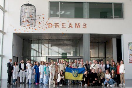 El Hospital de Dénia ha acogido la visita de una treintena de sanitarios ucranianos destinados en el frente