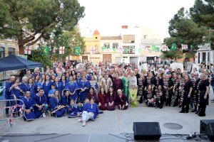 Massanassa celebra el medio año de moros y cristianos con el Cambio de Capitanía