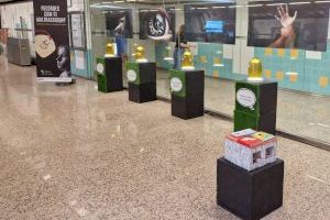 Metrovalencia acoge una exposición contra la violencia infantil en la estación de Mislata