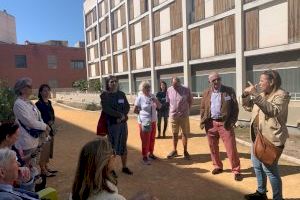 Una delegación de Bristol visita las viviendas intergeneracionales de Plaza de América para replicar el modelo