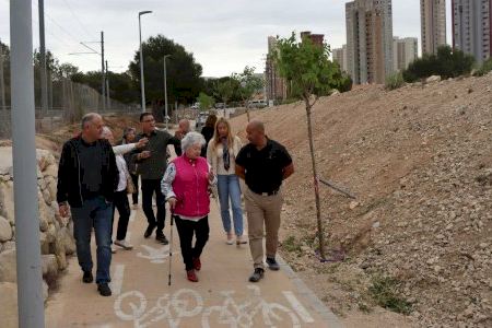 Benidorm planta cerca de 200 árboles en el barrio de Els Tolls para seguir la renaturalización de la zona