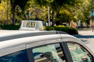 El sector del taxi se reúne con el alcalde para buscar alternativas que mejoren el servicio