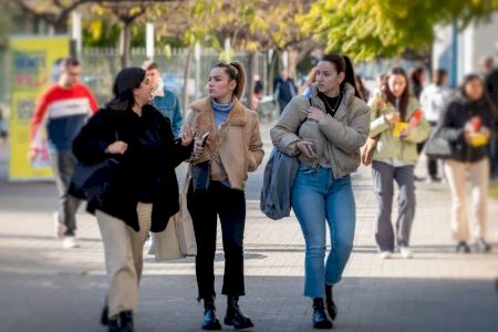 Ocupabilitat en ascens: El 88,5% de graduats en màsters de la Universitat de València troben ocupació