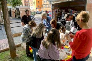 El Ayuntamiento de la Vall d'Uixó abre la Feria del Libro con música de banda y la defensa del valenciano