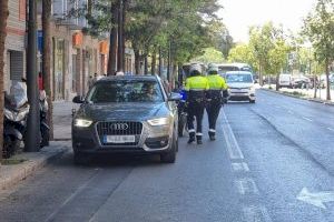 València arranca la batalla contra els cotxes que estacionen en el carril bus