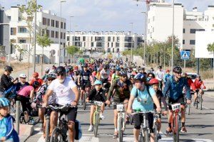 La primera edición de la “Volta en bici” Sant Joan-El Campello se apunta un triunfo con la inscripción tope de 400 ciclistas establecida