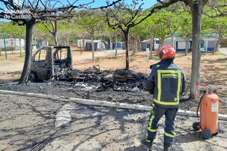 Incendio en camping de Benicàssim: Las llamas calcinan una caravana