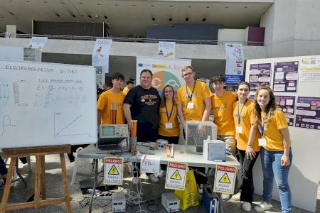 Un grupo de alumnos del IES Joan Fuster de Sueca gana el segundo premio en la XIX Feria-Concurso Experimenta