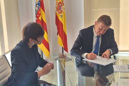Xàbia, Benifaió i el Puig firmen l’escriptura de cessió de parcel·les per a construir 185 habitatges de protecció pública
