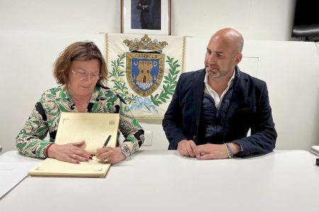 La delegada del Consell en Alicante se reúne con el alcalde de Castalla