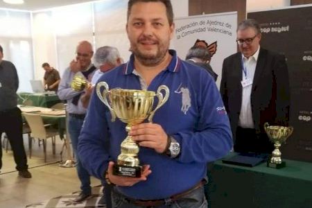 El tres veces campeón de España de veteranos Luis María Campos jugará en Santa Pola simultáneas de ajedrez