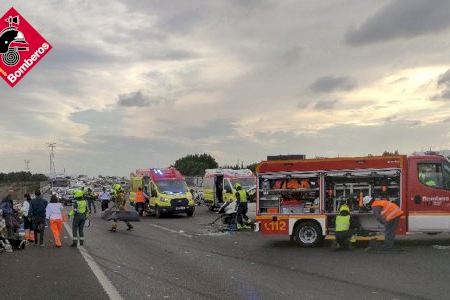 Un brutal accidente de tráfico en Elche acaba con 8 personas heridas