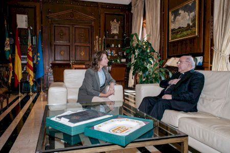 La alcaldesa de Castellón se reúne con el Obispo de la Diócesis de Segorbe-Castellón, Don Casimiro López Llorente