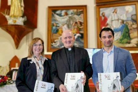 Presentado el libro conmemorativo del 50 Aniversario de la parroquia del Sagrado Corazón de Torrevieja