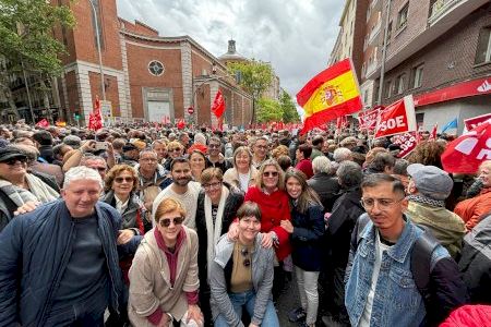 Centenars de càrrecs i militants del PSPV de Castelló viatgen a Madrid per a mostrar el seu suport a Pedro Sánchez