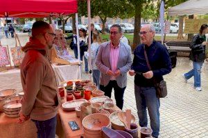 La plaza Río Albentosa se llena de ambiente con la primera Fiesta de la Artesanía