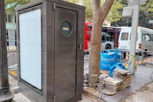 Alicante instala 27 aseos modulares en las cabeceras de las líneas del autobús urbano para atender a los conductores