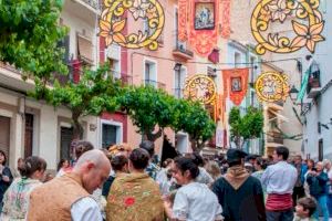 Villajoyosa celebra la festividad de las Lágrimas de Santa Marta con la tradicional ofrenda floral a la patrona
