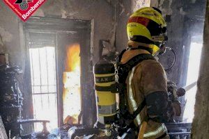 Fallecen un hombre y su mascota en un incendio en San Miguel de Salinas