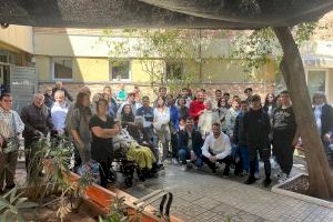El Ayuntamiento de la Vall d’Uixó fomenta el encuentro entre jóvenes y mayores con una exposición urbana