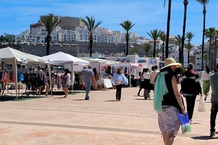 Los comercios de Peñíscola participan en la feria de Botigues al Carrer