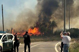 El fuego cerca de nuevo Masía Traver: Confinamiento y corte de las vías por el incendio de Riba-roja