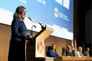 La alcaldesa de Valencia, madrina de la XXI promoción de Ciencias Políticas en la Universidad CEU cardenal Herrera